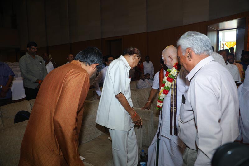 Sri Mulugu Ramalingeshwara Varaprasad Siddhanti was honoured with Jyotishyasastra Vignana Visharadha at Tummalapalli Kalakshetram, Vijayawada (46)